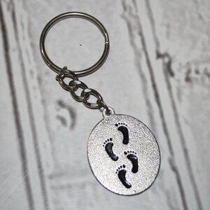 ✨🦶 Beautiful Silver Footprints Keychain – 4" Faith-Inspired · Durable Metal ·